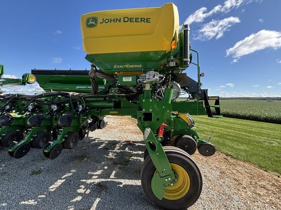 Image of John Deere 1775 equipment image 4