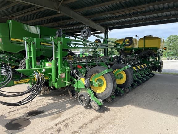 Image of John Deere 1775 equipment image 3