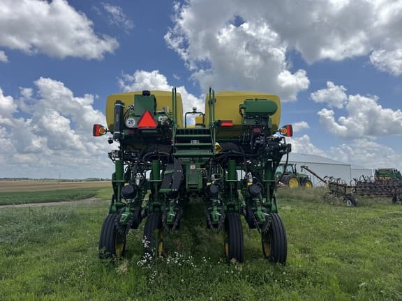 Image of John Deere 1775 equipment image 4