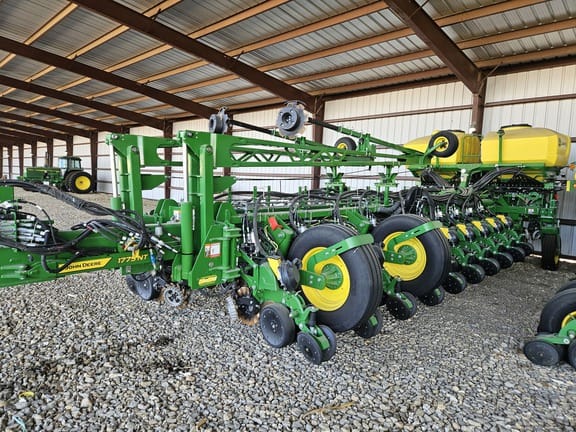2025 John Deere 1775 Equipment Image0