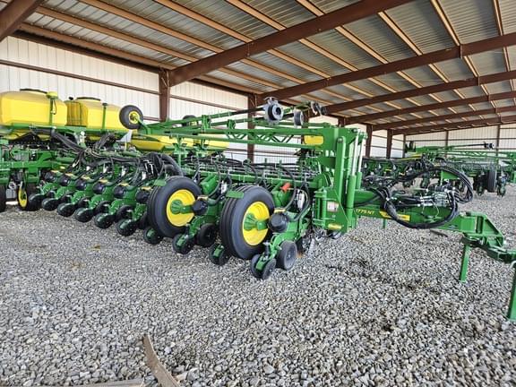 Image of John Deere 1775 Primary image