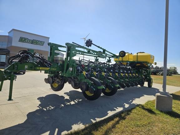 Image of John Deere 1775 Primary image