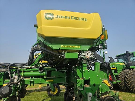 Image of John Deere 1775 equipment image 2