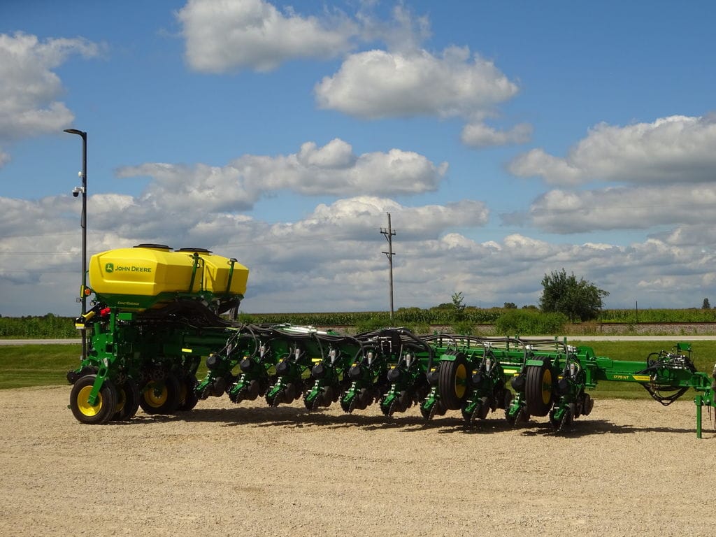 2025 John Deere 1775 Equipment Image0