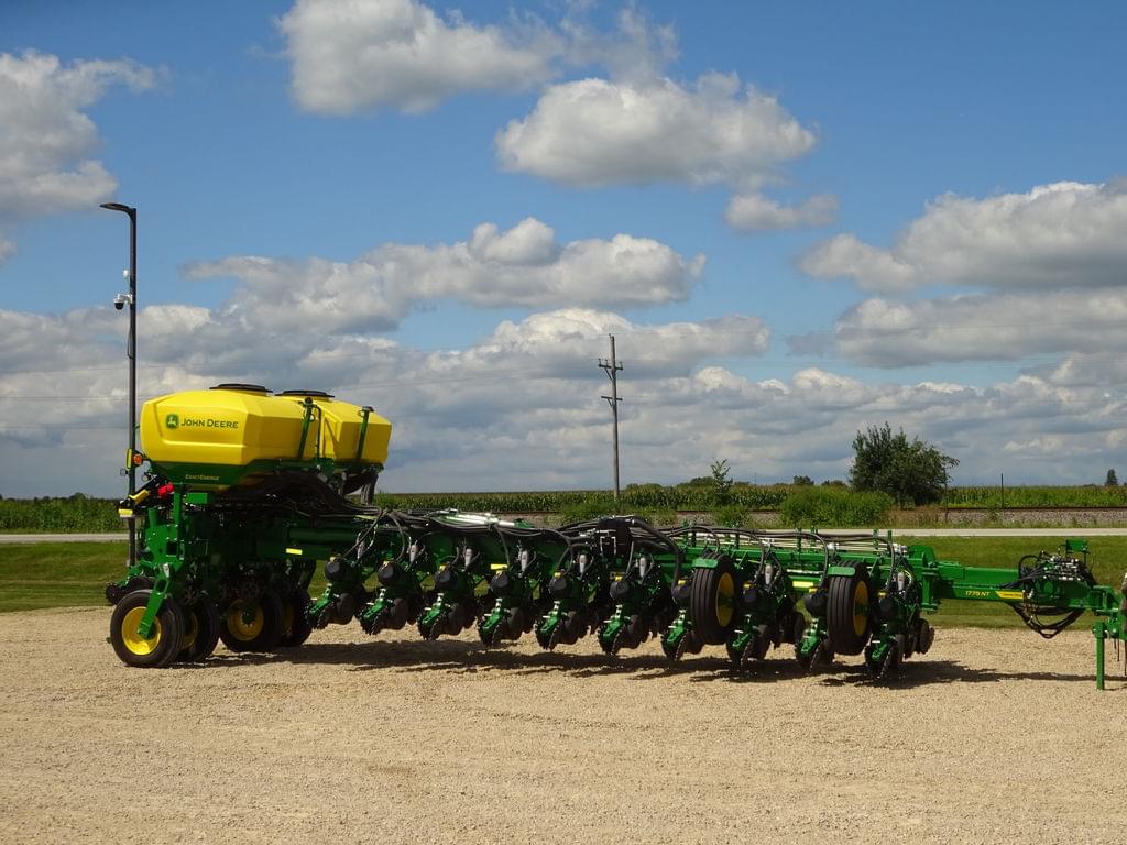 Image of John Deere 1775 Primary image
