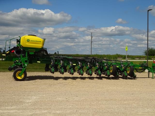 Image of John Deere 1775 equipment image 1