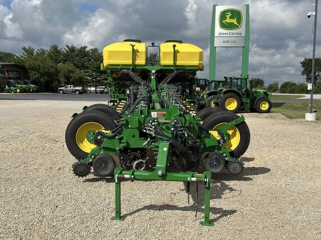 Image of John Deere 1775 equipment image 3