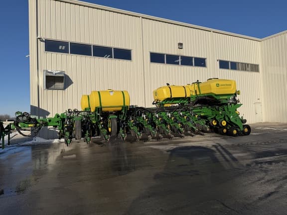 Image of John Deere 1775 equipment image 2