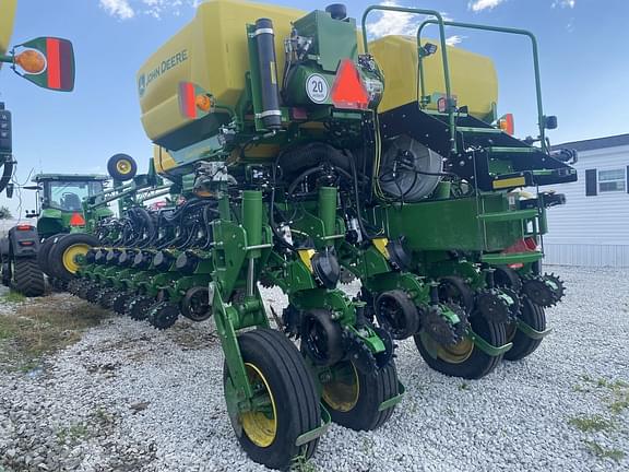 Image of John Deere 1775 equipment image 2