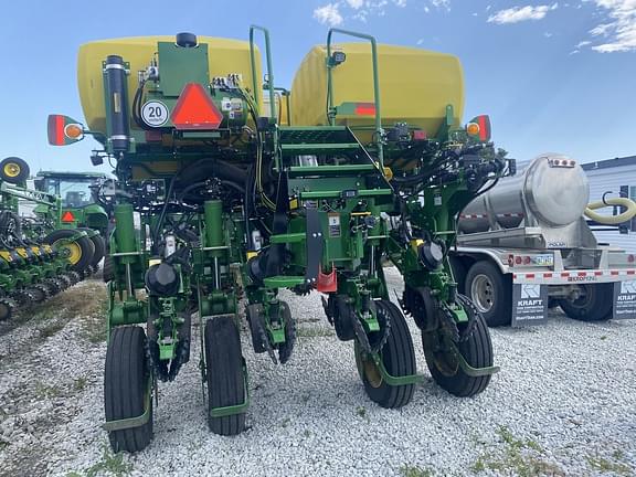 Image of John Deere 1775 equipment image 3