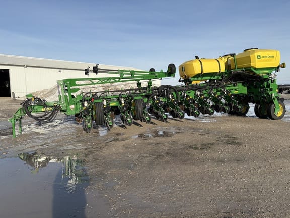 2025 John Deere 1775 Equipment Image0