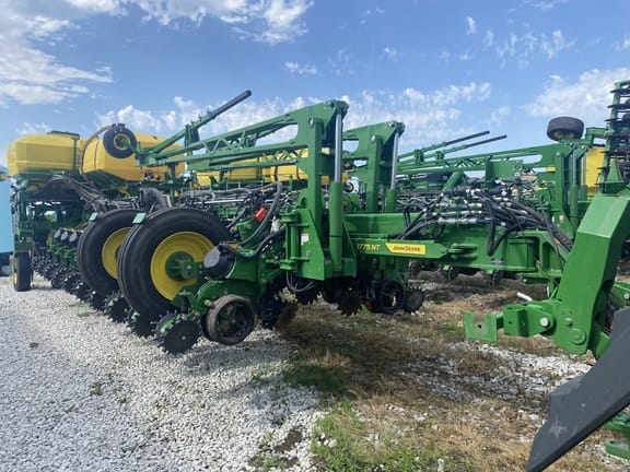 2025 John Deere 1775 Equipment Image0