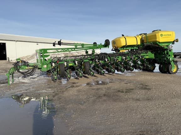 Image of John Deere 1775 equipment image 1