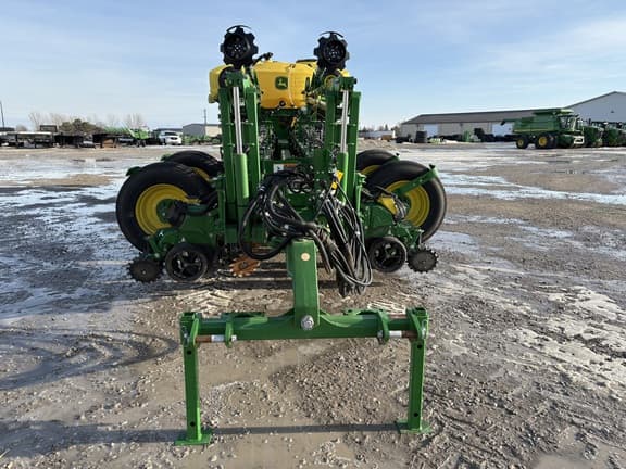 Image of John Deere 1775 equipment image 4