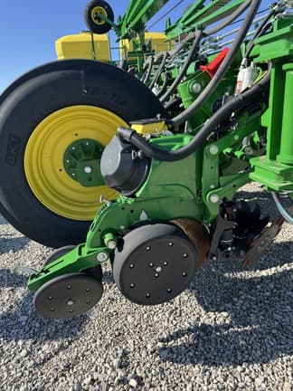 Image of John Deere 1775 equipment image 3