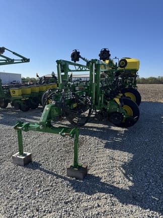 Image of John Deere 1775 equipment image 1