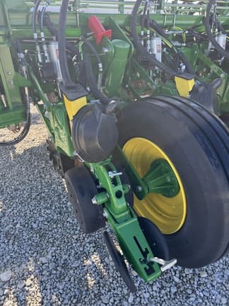 Image of John Deere 1775 equipment image 4