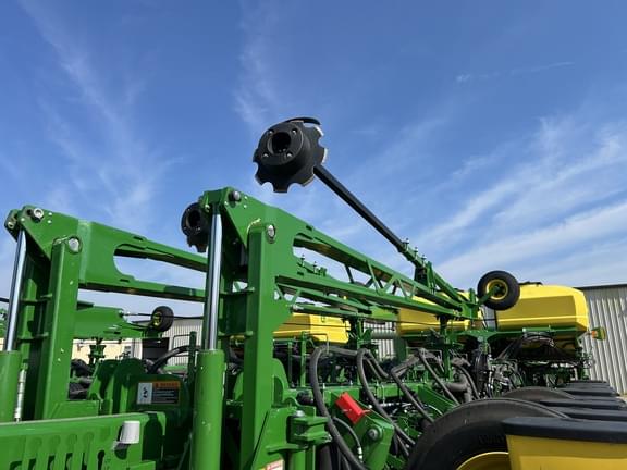 Image of John Deere 1775 equipment image 2