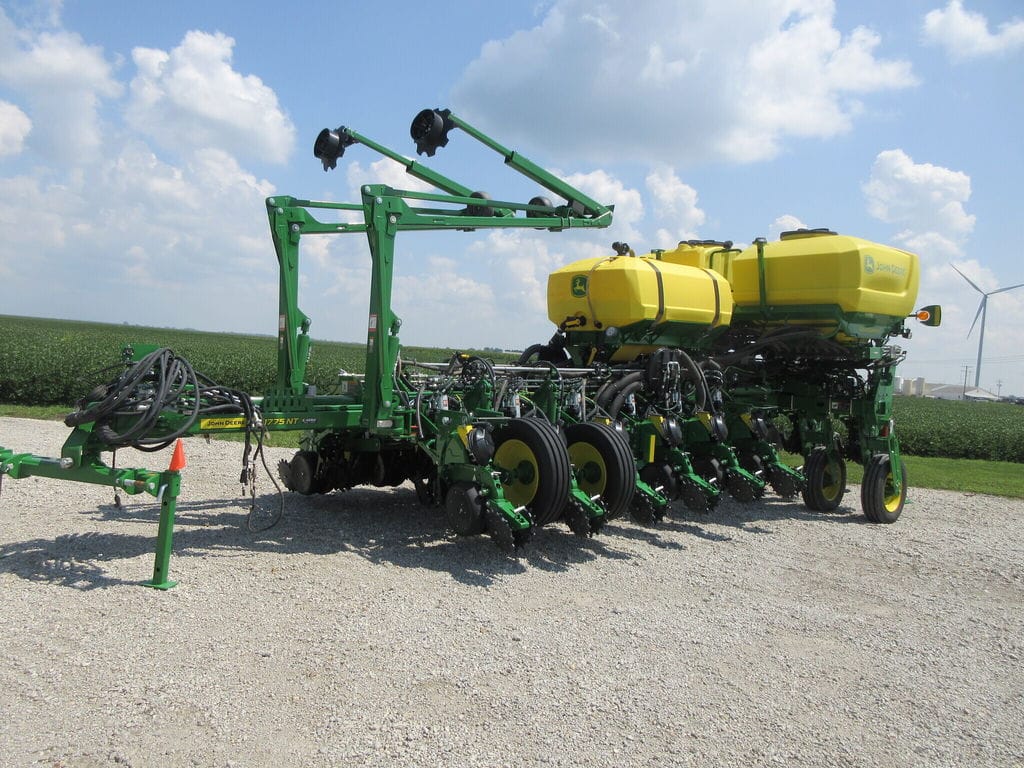 2025 John Deere 1775 Equipment Image0