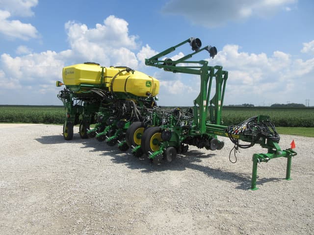 Image of John Deere 1775 equipment image 2