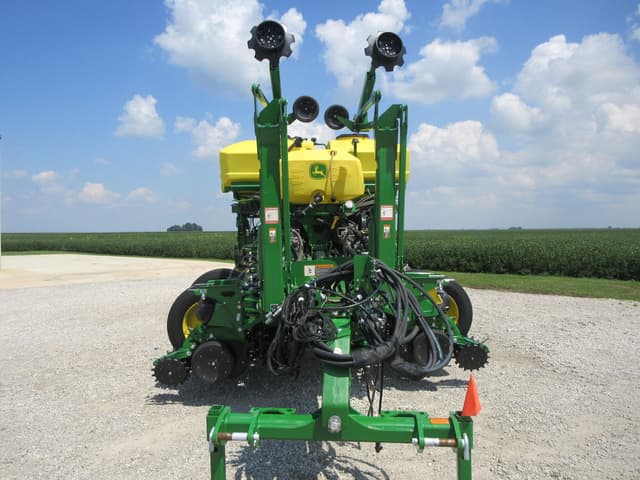Image of John Deere 1775 equipment image 4