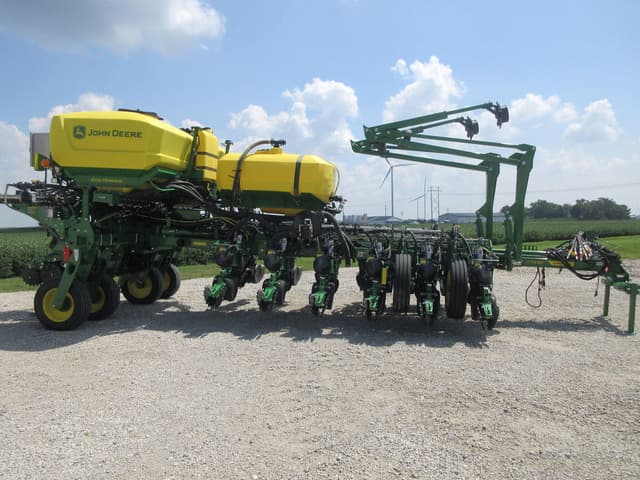 Image of John Deere 1775 equipment image 3