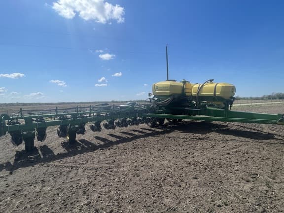 Image of John Deere 1775 equipment image 2