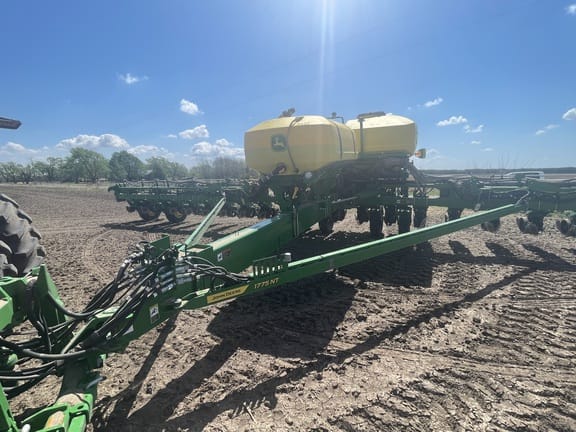 2025 John Deere 1775 Equipment Image0