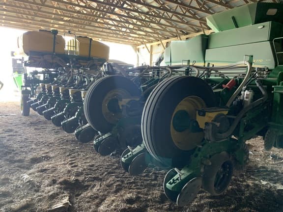 Image of John Deere 1775 equipment image 1