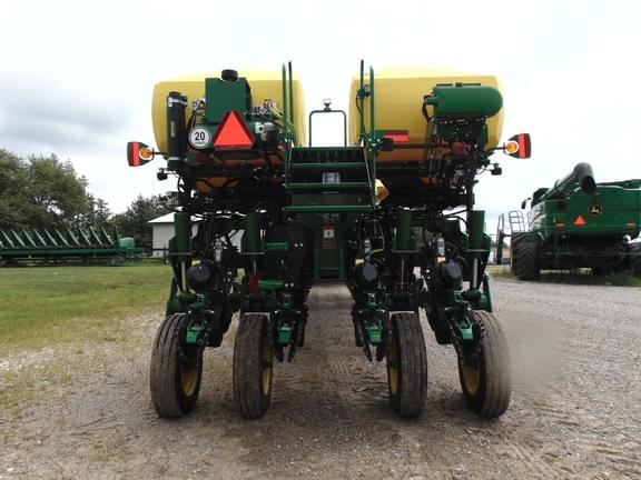 Image of John Deere 1775 equipment image 3
