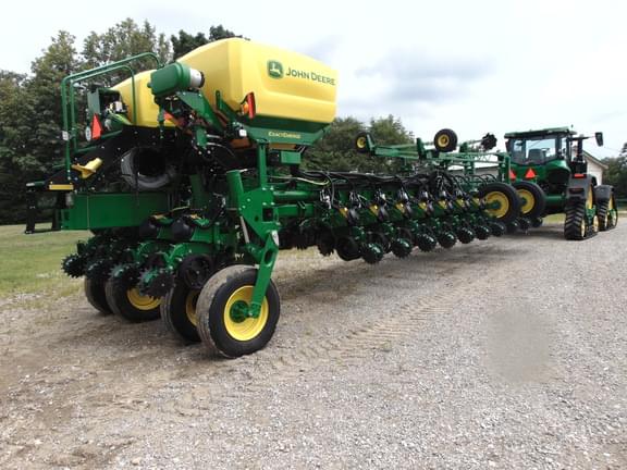 Image of John Deere 1775 equipment image 2