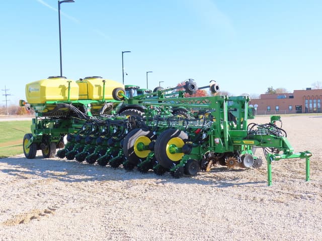Image of John Deere 1775 equipment image 1