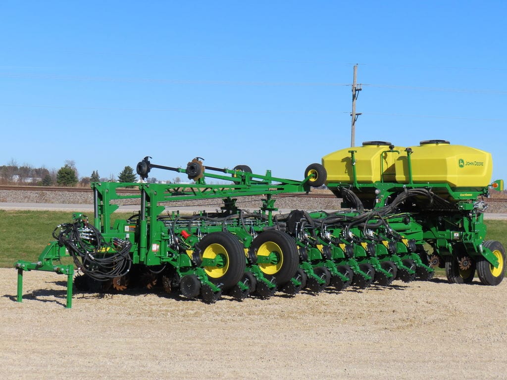 2025 John Deere 1775 Equipment Image0