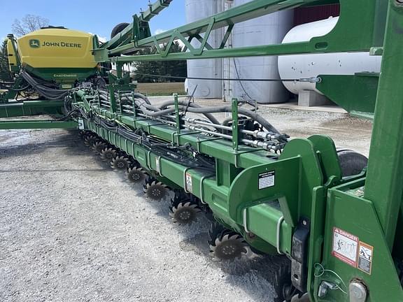 Image of John Deere 1775 equipment image 3
