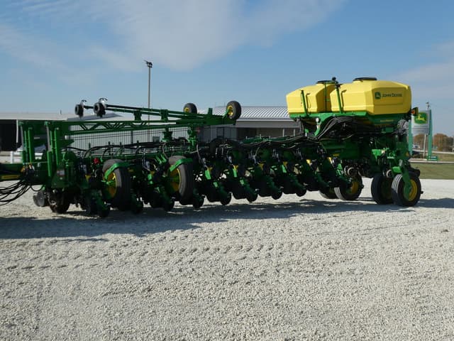 Image of John Deere 1775 equipment image 1