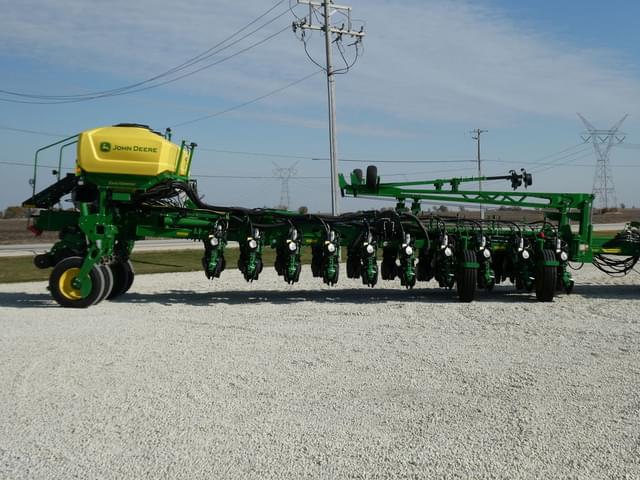 Image of John Deere 1775 equipment image 3