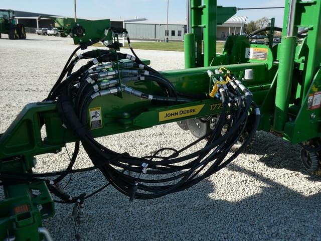 Image of John Deere 1775 equipment image 4