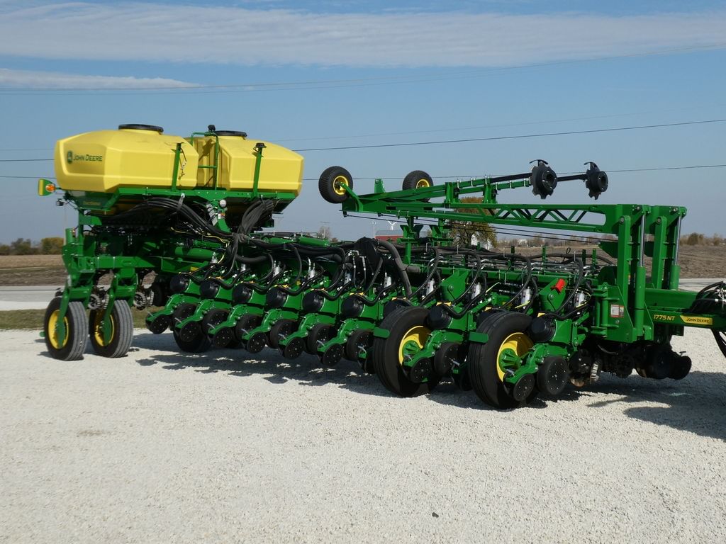 2025 John Deere 1775 Equipment Image0