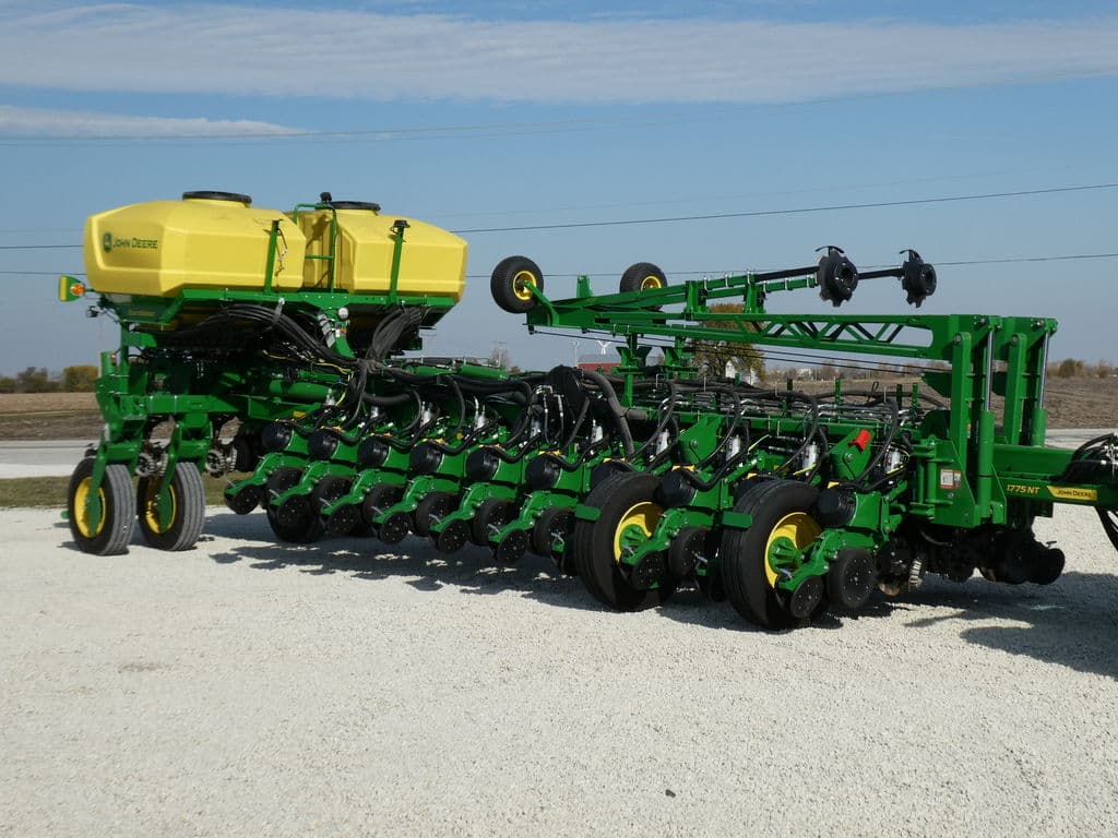 Image of John Deere 1775 Primary image