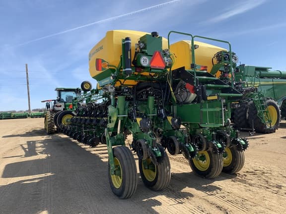 Image of John Deere 1775 equipment image 2
