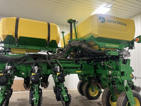 Image of John Deere 1775 equipment image 1