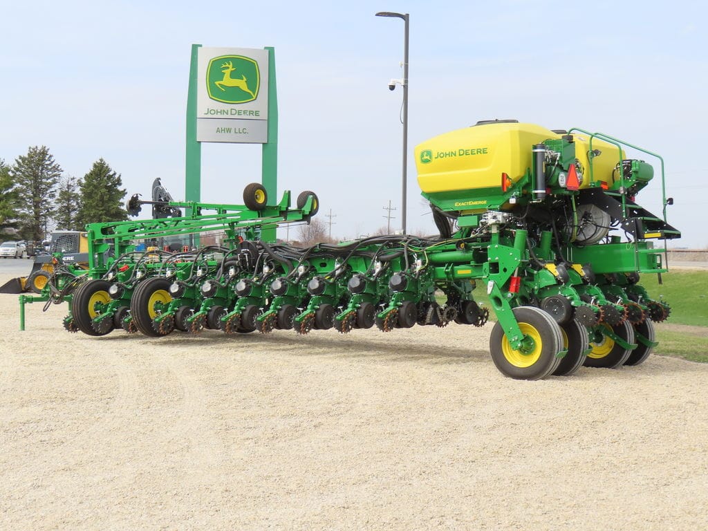 2025 John Deere 1775 Equipment Image0