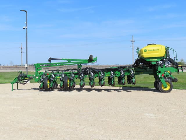 Image of John Deere 1775 equipment image 4