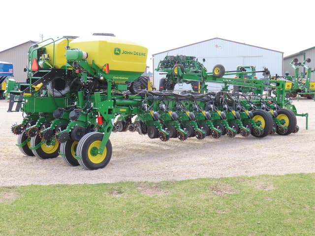 Image of John Deere 1775 equipment image 2