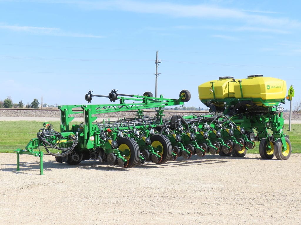 2025 John Deere 1775 Equipment Image0