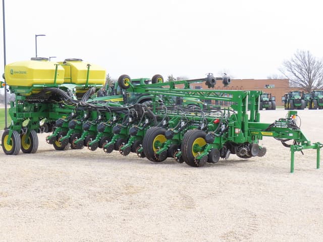 Image of John Deere 1775 equipment image 3