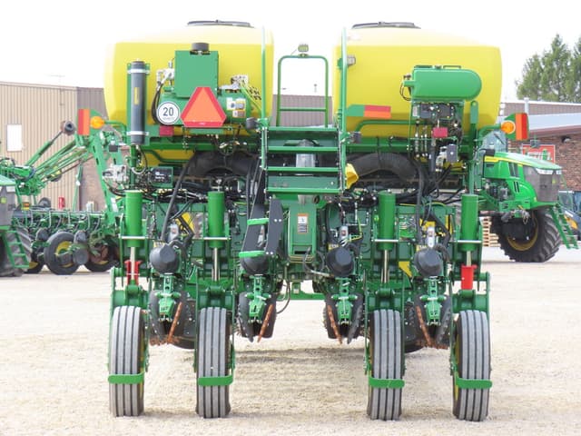 Image of John Deere 1775 equipment image 1