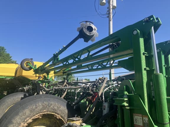 Image of John Deere 1775 equipment image 3