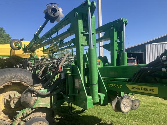 Image of John Deere 1775 equipment image 2