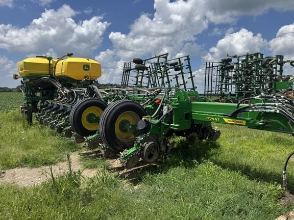 Image of John Deere 1775 Primary image